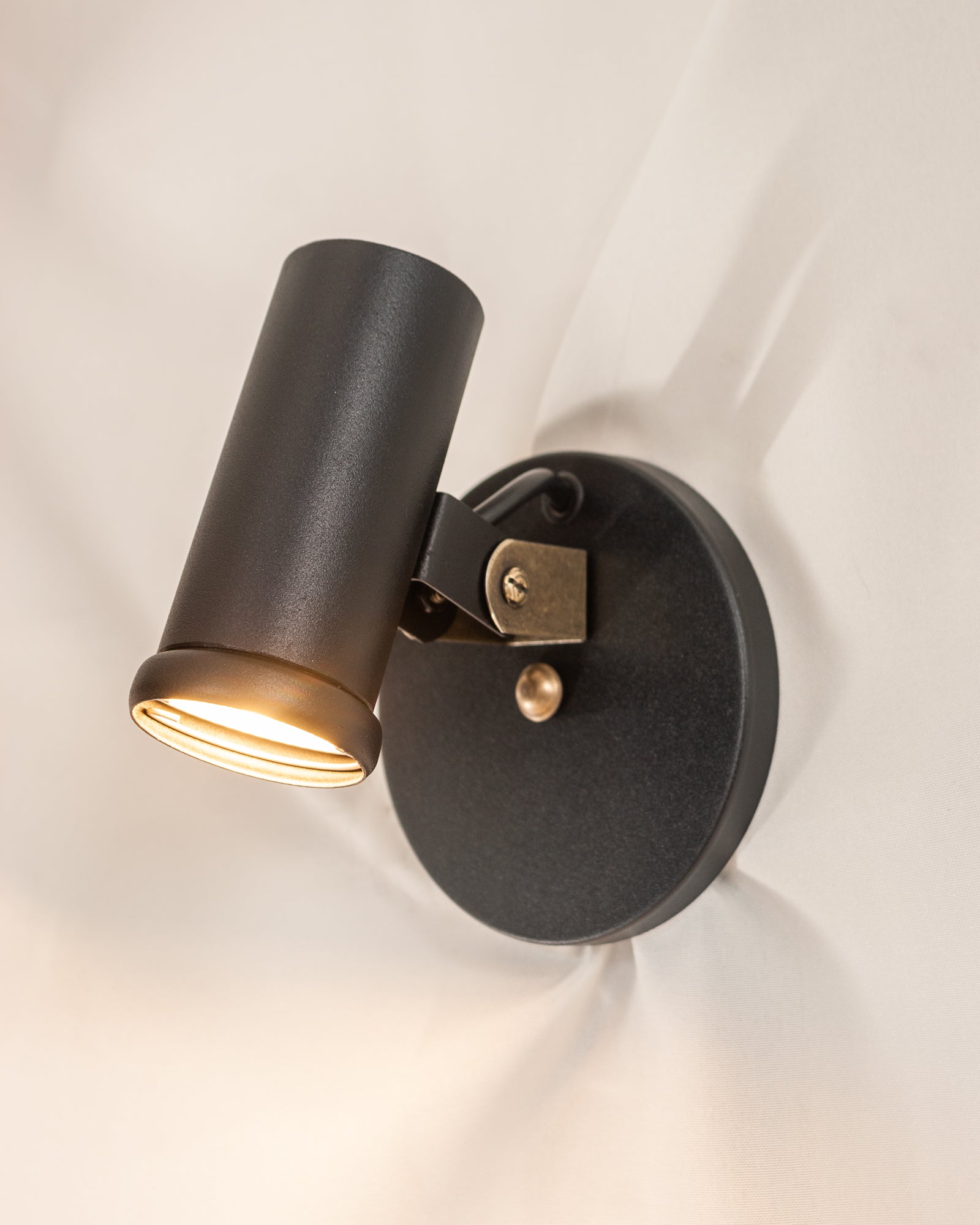 Aplique Pared Halo, Spot Led  ilumeco lamparas huggastore.myshopify.com Hugga Store